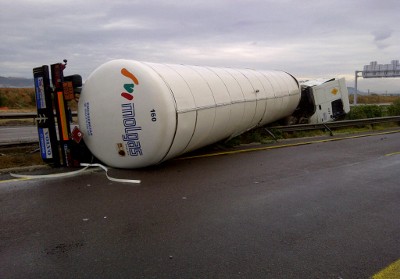 Copia_de_accidente_camin_metano_Riba-roja-20111027-2_mini