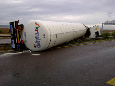 Copia_de_accidente_camin_metano_Riba-roja-20111027-2_mini