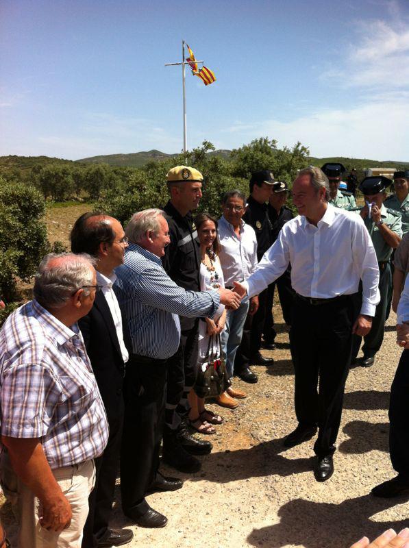 Francisco Tarazona, presidente delegado del Consorcio, y Rafael Pérez, diputado de Imelsa, junto al president de la Generalitat, Alberto Fabra, en la presentación de la campaña forestal